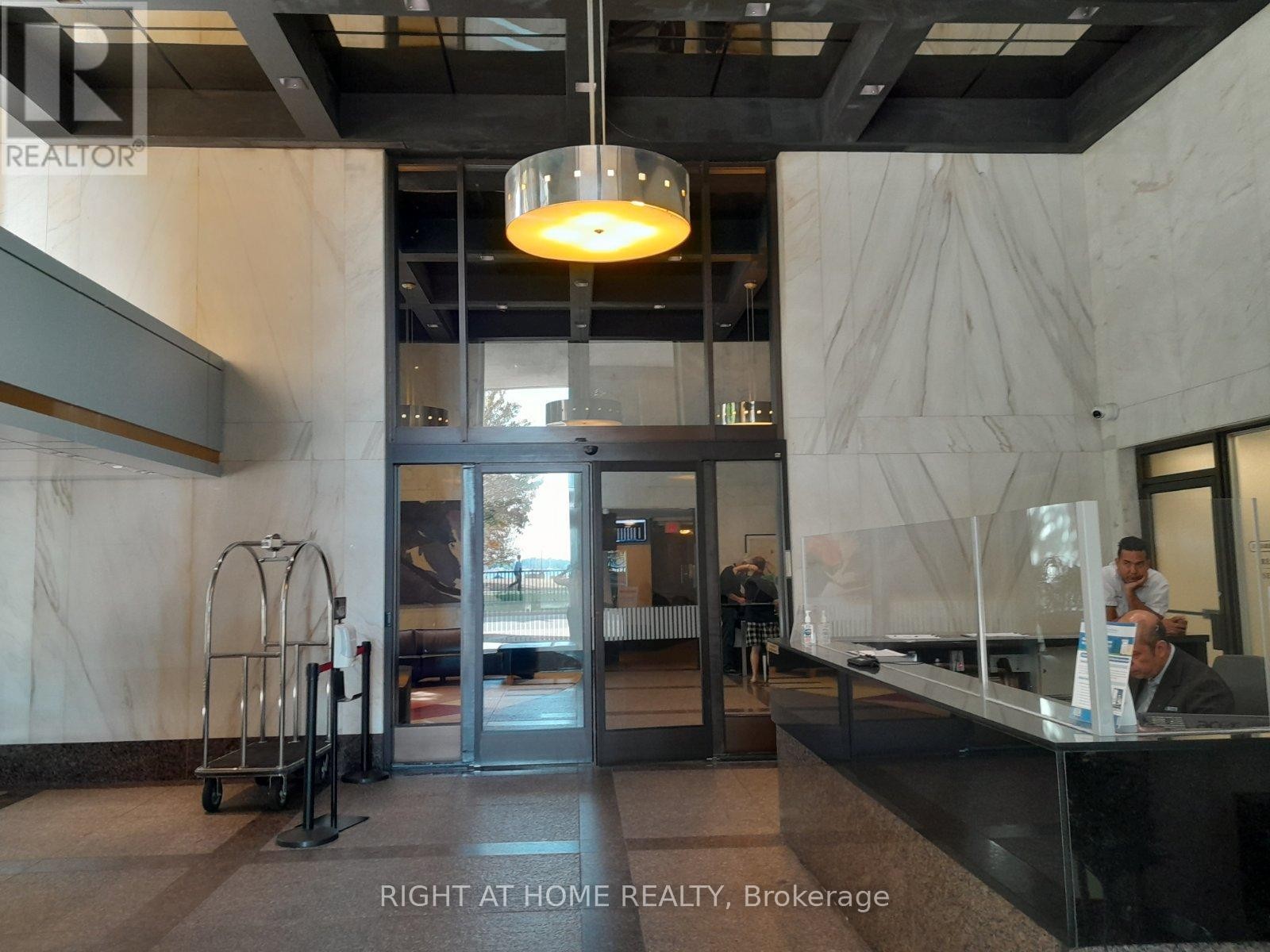 












2803 - 33 HARBOUR SQUARE

,
Toronto (Waterfront Communities),




Ontario
M5J2G2

