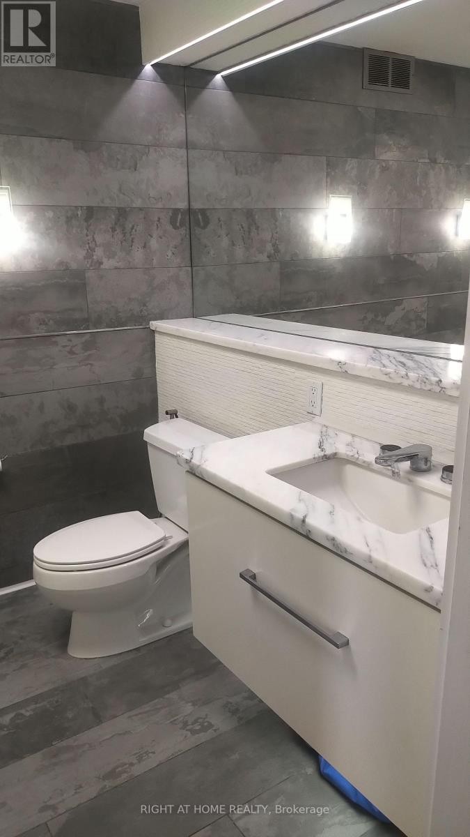 












2803 - 33 HARBOUR SQUARE

,
Toronto (Waterfront Communities),




Ontario
M5J2G2

