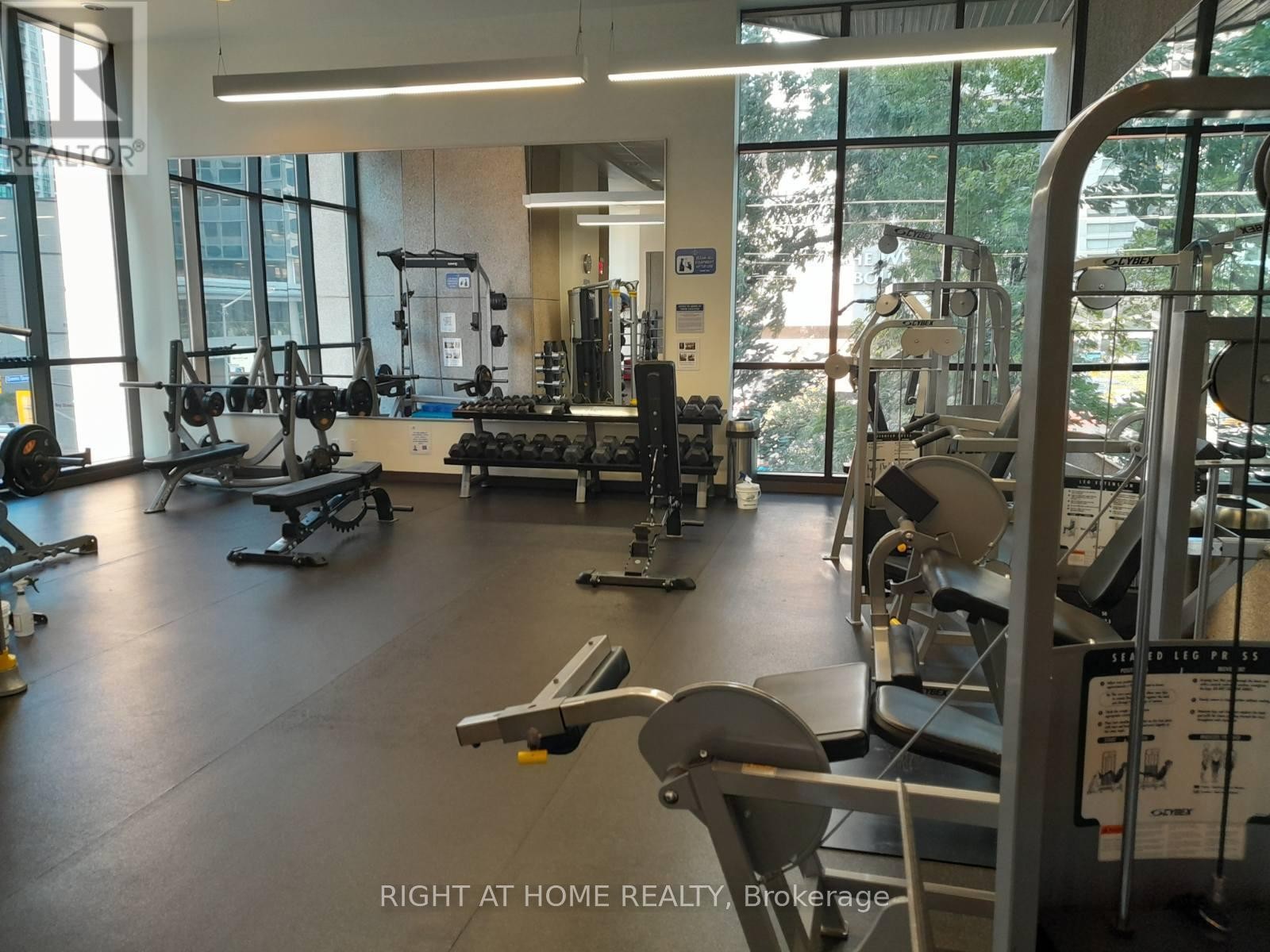 












2803 - 33 HARBOUR SQUARE

,
Toronto (Waterfront Communities),




Ontario
M5J2G2

