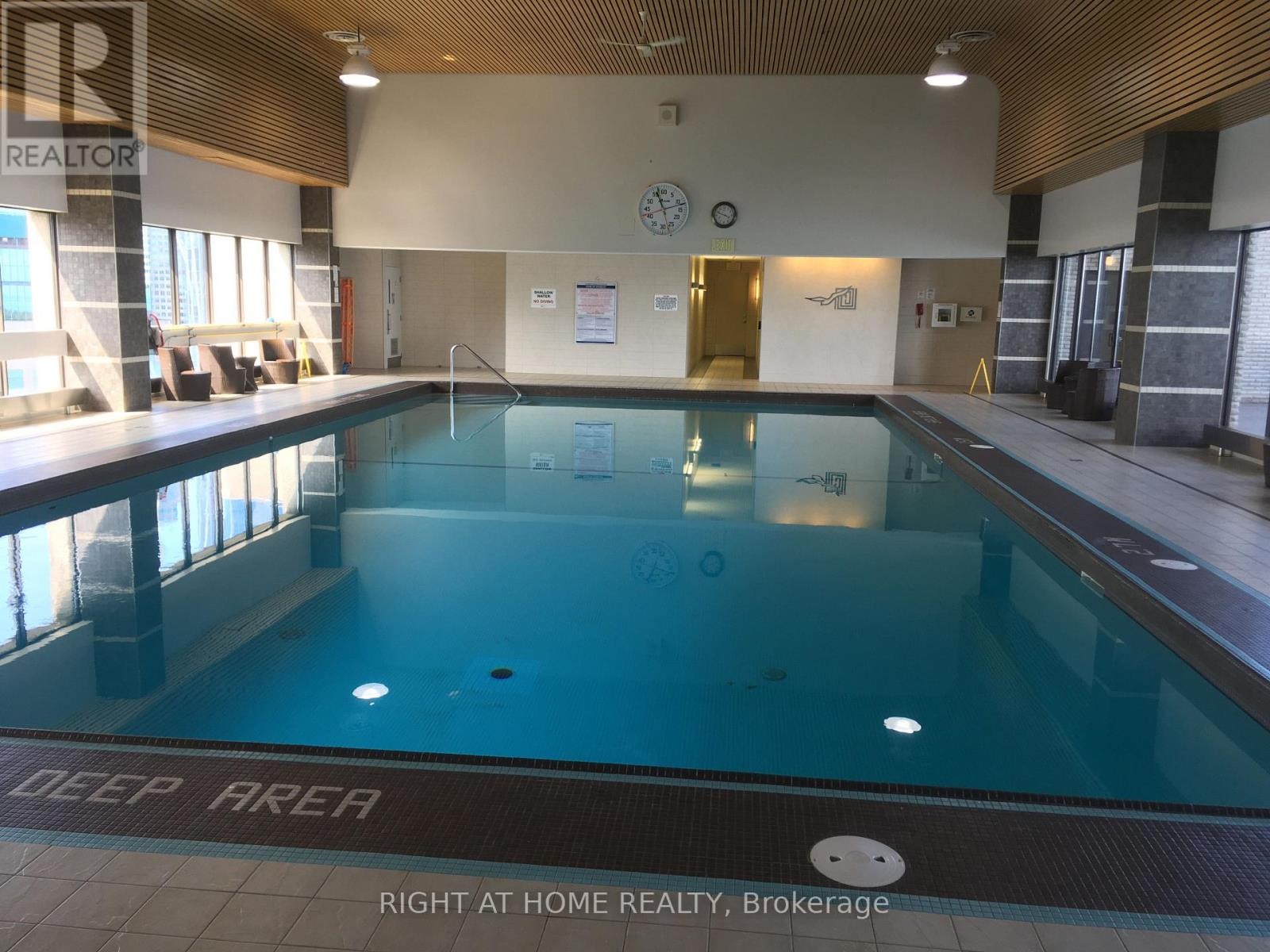 












2803 - 33 HARBOUR SQUARE

,
Toronto (Waterfront Communities),




Ontario
M5J2G2

