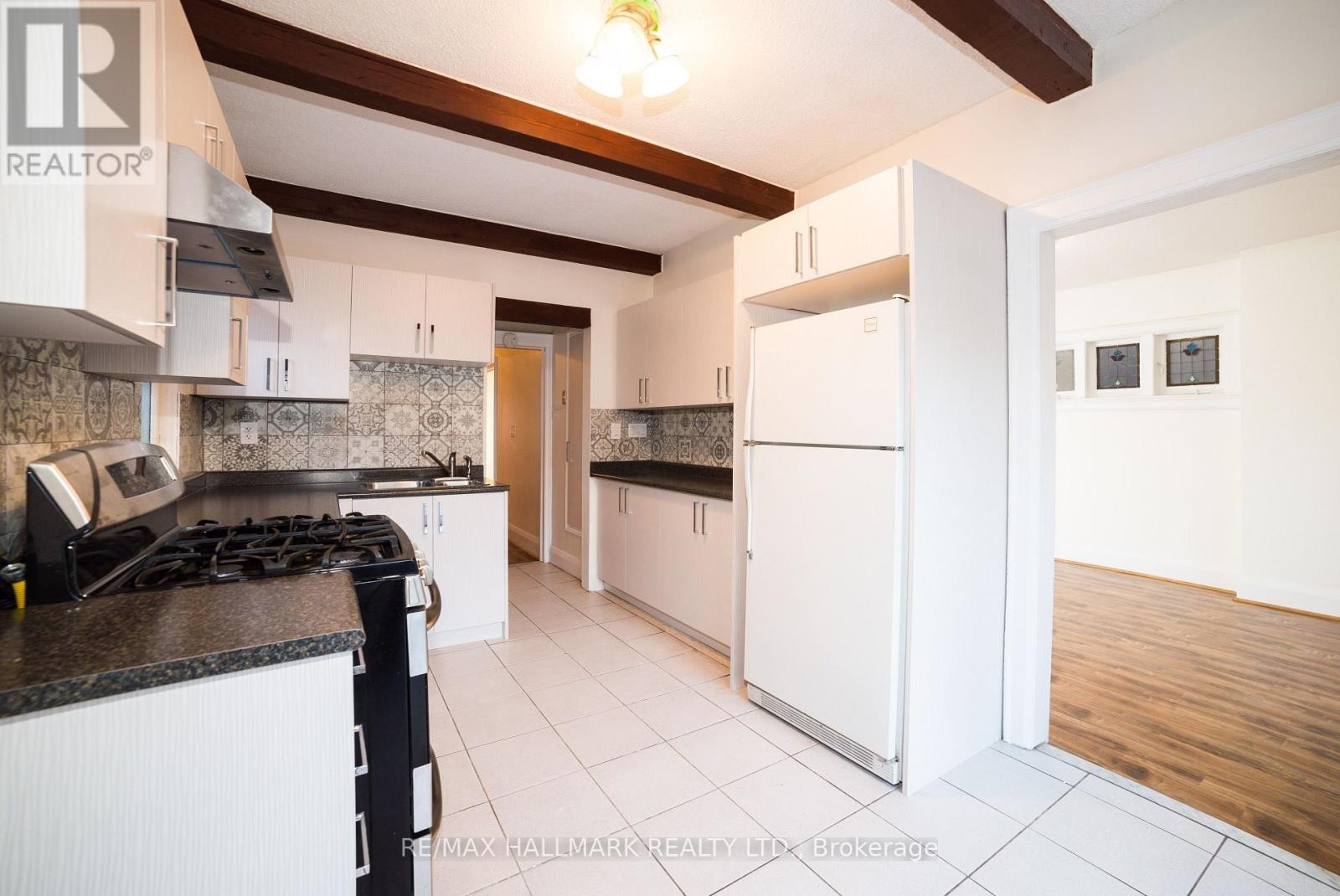 












40 SNOWDON AVENUE

,
Toronto (Lawrence Park North),




Ontario
M4N2A6

