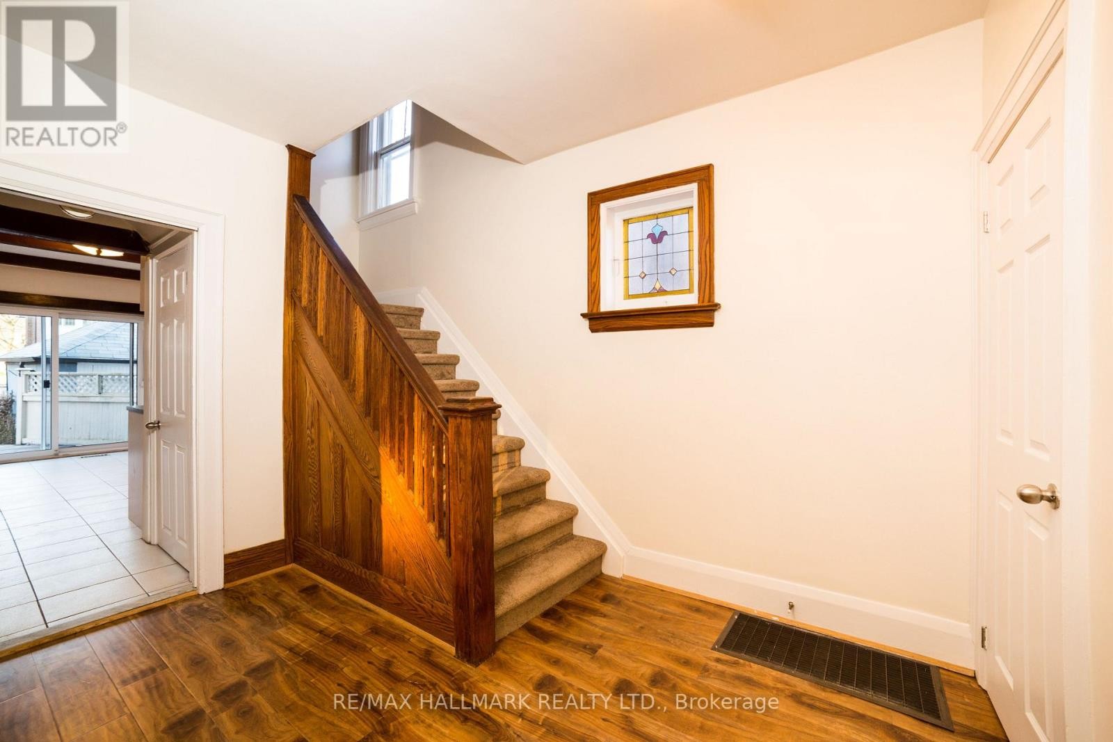 












40 SNOWDON AVENUE

,
Toronto (Lawrence Park North),




Ontario
M4N2A6

