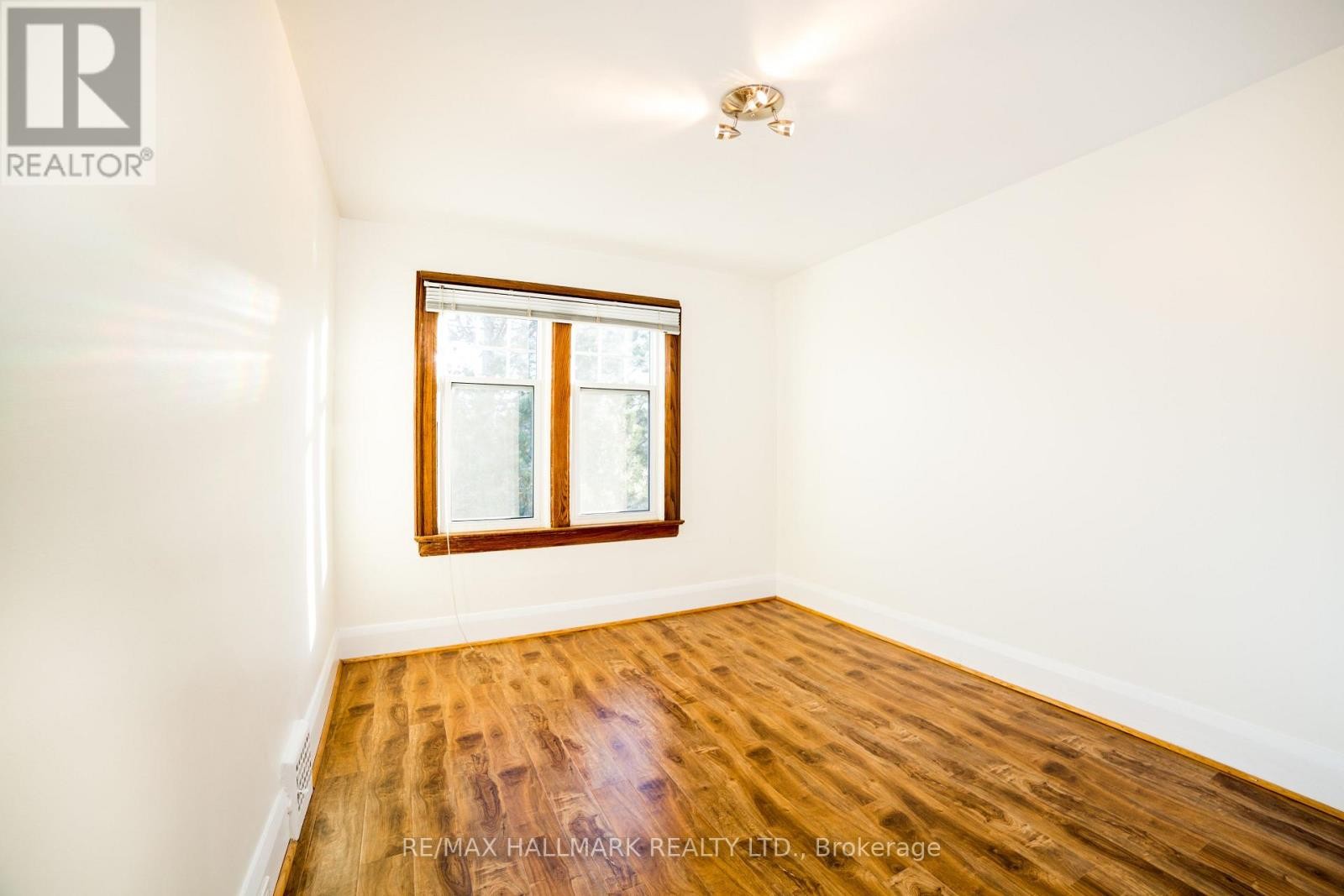 












40 SNOWDON AVENUE

,
Toronto (Lawrence Park North),




Ontario
M4N2A6

