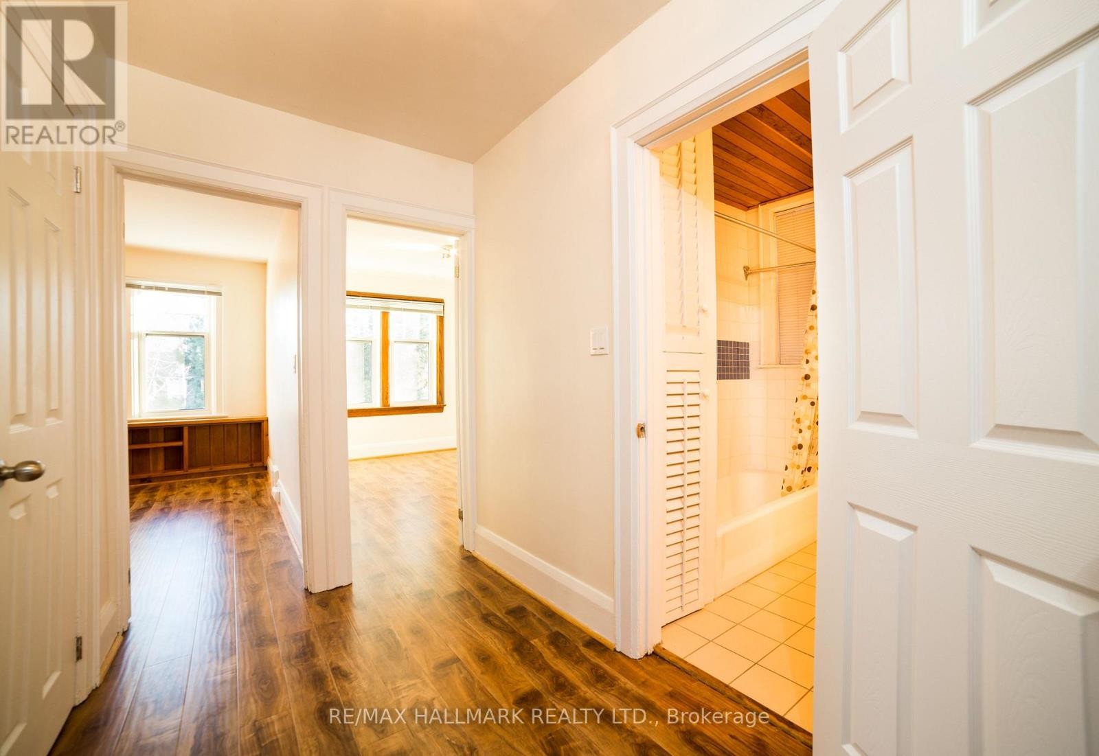 












40 SNOWDON AVENUE

,
Toronto (Lawrence Park North),




Ontario
M4N2A6

