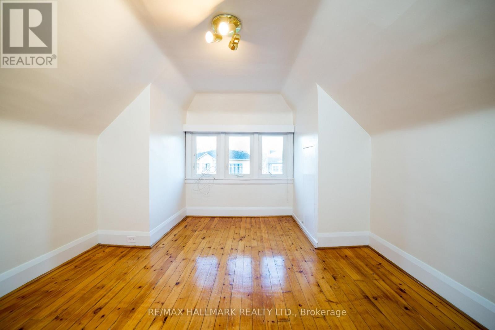 












40 SNOWDON AVENUE

,
Toronto (Lawrence Park North),




Ontario
M4N2A6


