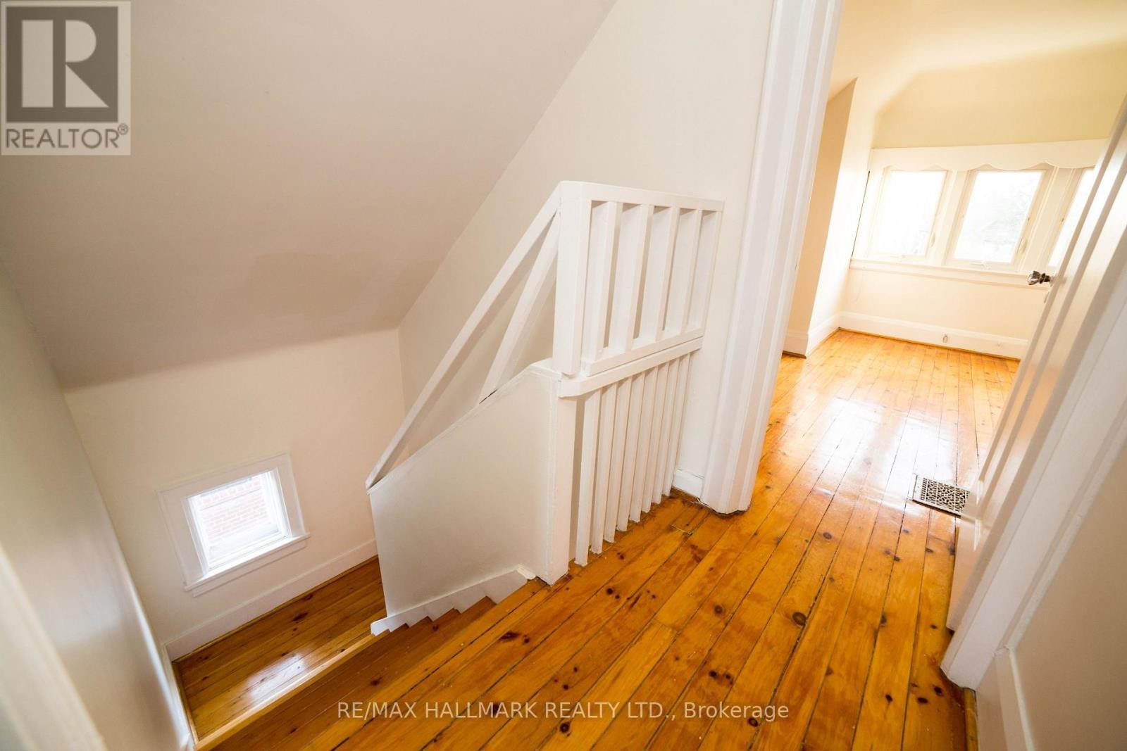 












40 SNOWDON AVENUE

,
Toronto (Lawrence Park North),




Ontario
M4N2A6

