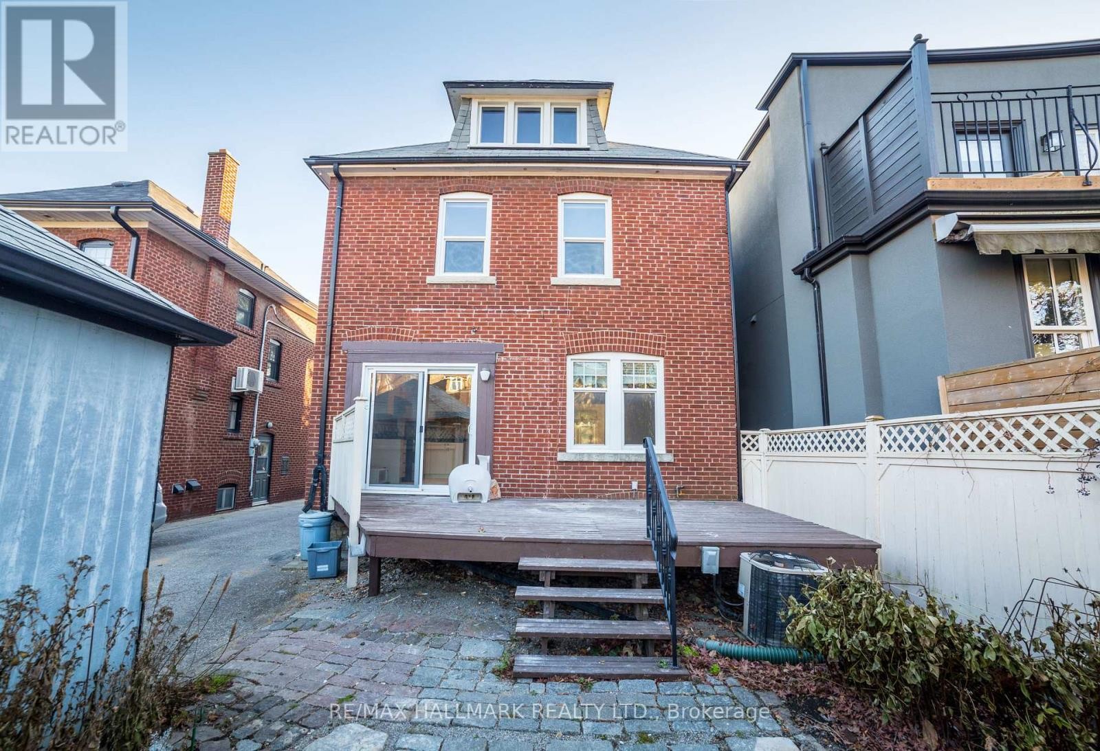 












40 SNOWDON AVENUE

,
Toronto (Lawrence Park North),




Ontario
M4N2A6

