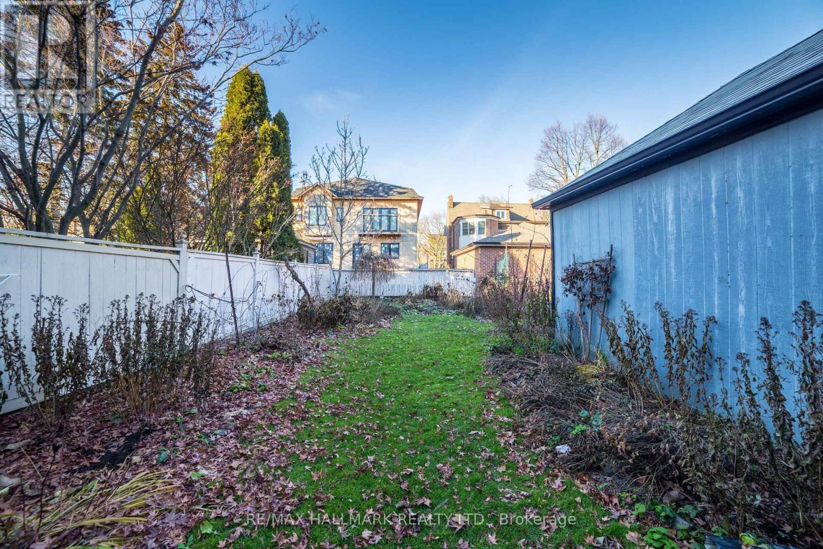 












40 SNOWDON AVENUE

,
Toronto (Lawrence Park North),




Ontario
M4N2A6

