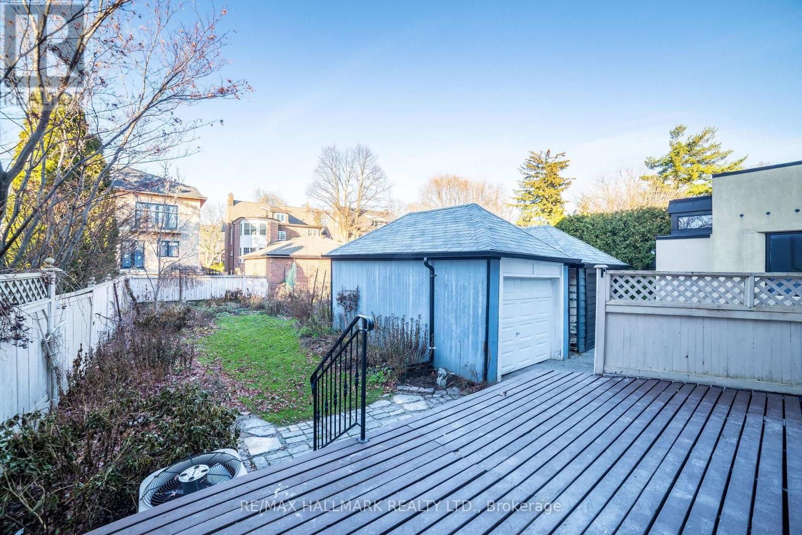 












40 SNOWDON AVENUE

,
Toronto (Lawrence Park North),




Ontario
M4N2A6

