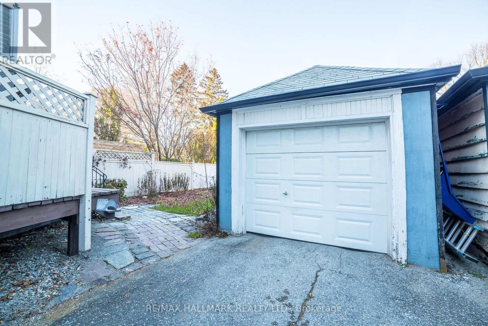 












40 SNOWDON AVENUE

,
Toronto (Lawrence Park North),




Ontario
M4N2A6


