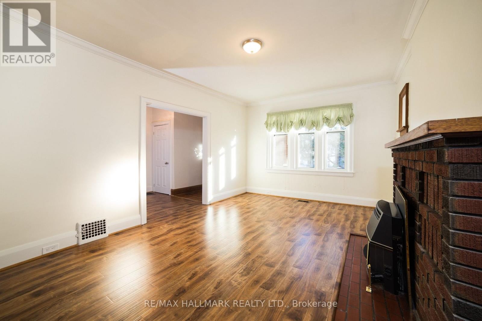 












40 SNOWDON AVENUE

,
Toronto (Lawrence Park North),




Ontario
M4N2A6

