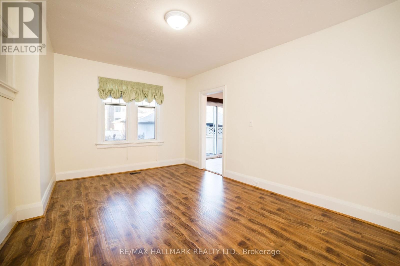 












40 SNOWDON AVENUE

,
Toronto (Lawrence Park North),




Ontario
M4N2A6

