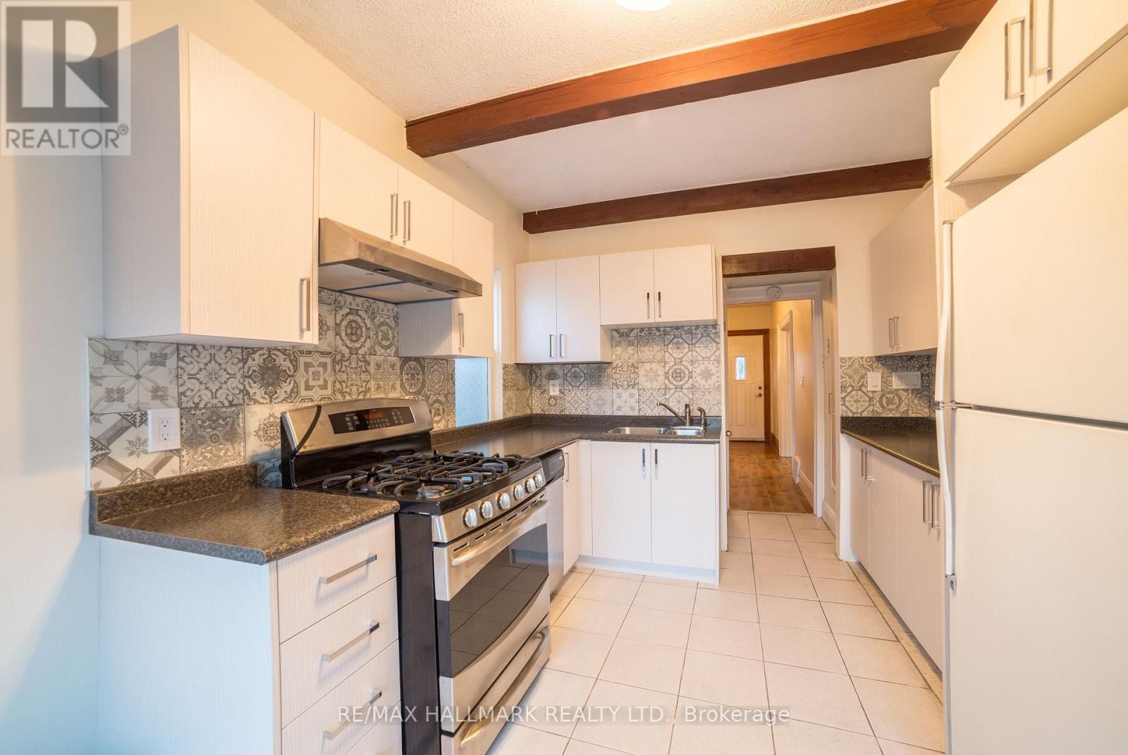 












40 SNOWDON AVENUE

,
Toronto (Lawrence Park North),




Ontario
M4N2A6


