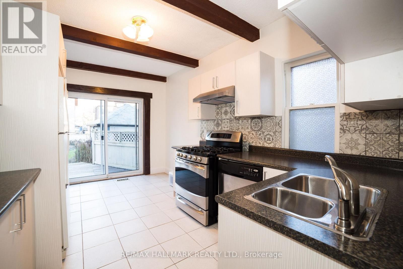 












40 SNOWDON AVENUE

,
Toronto (Lawrence Park North),




Ontario
M4N2A6

