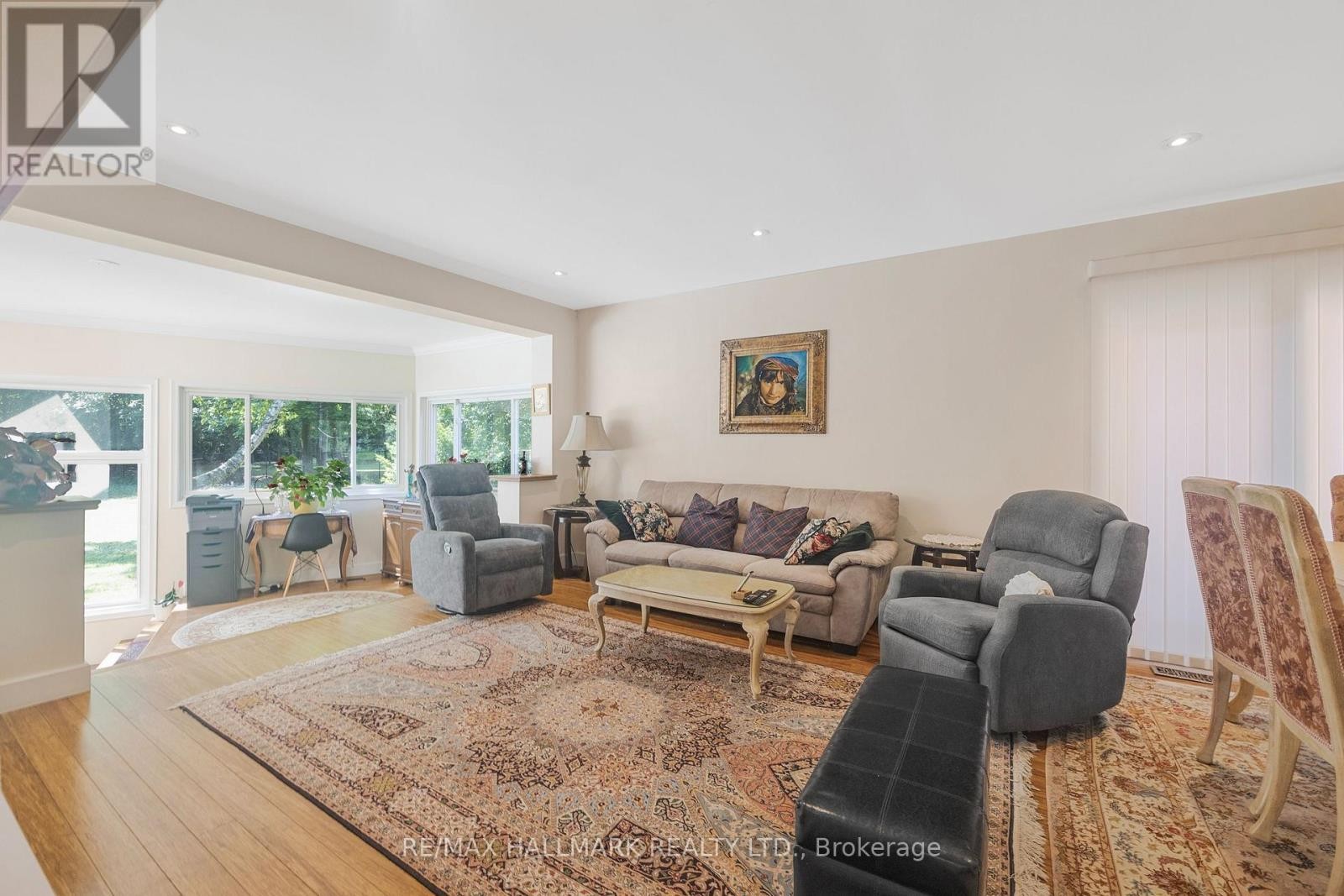 












19 TALWOOD DRIVE

,
Toronto (Banbury-Don Mills),




Ontario
M3B2P4

