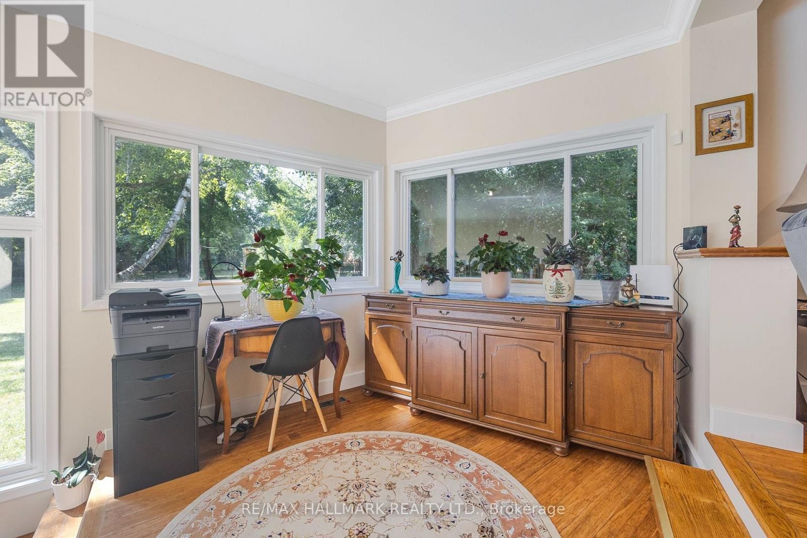 












19 TALWOOD DRIVE

,
Toronto (Banbury-Don Mills),




Ontario
M3B2P4


