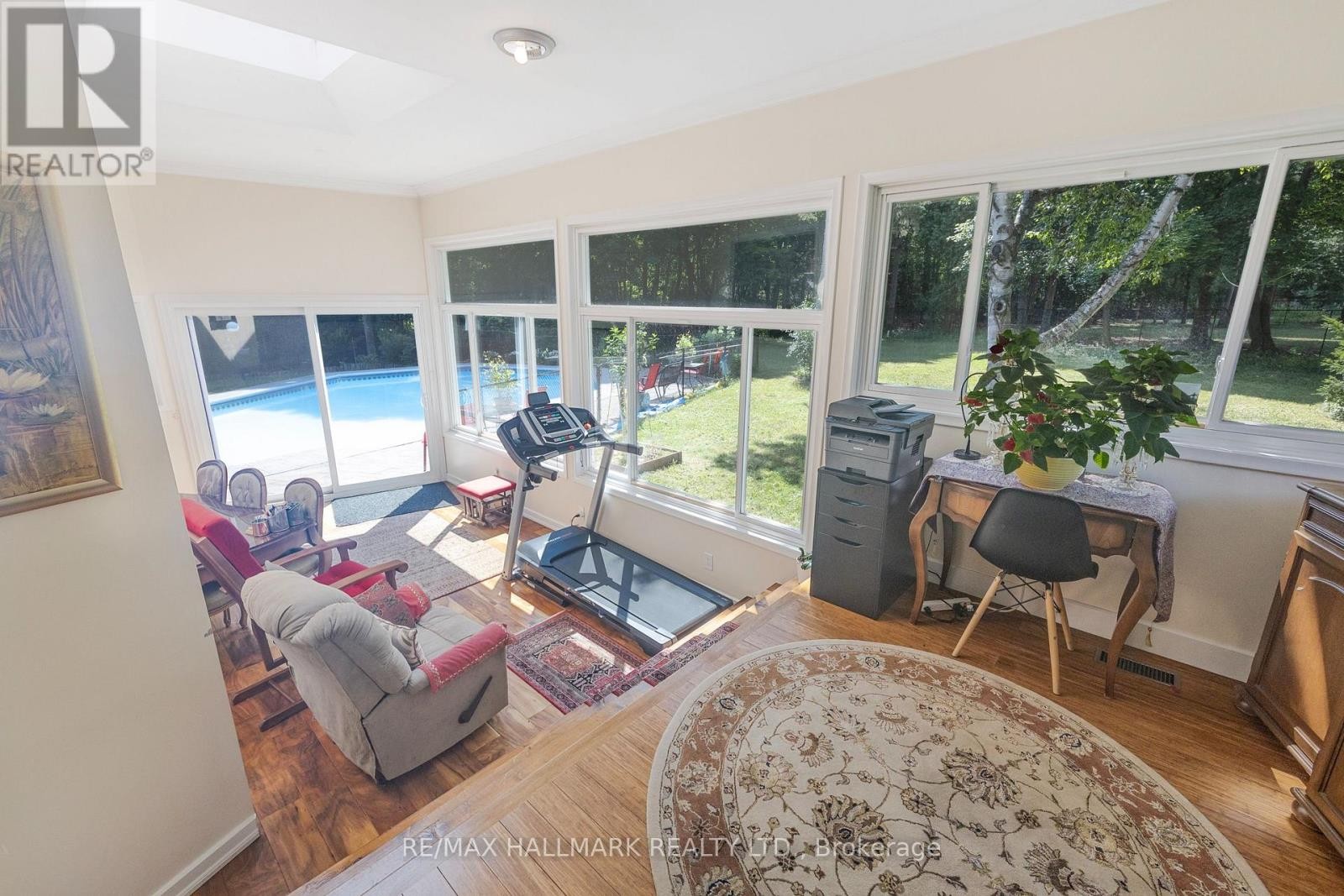 












19 TALWOOD DRIVE

,
Toronto (Banbury-Don Mills),




Ontario
M3B2P4

