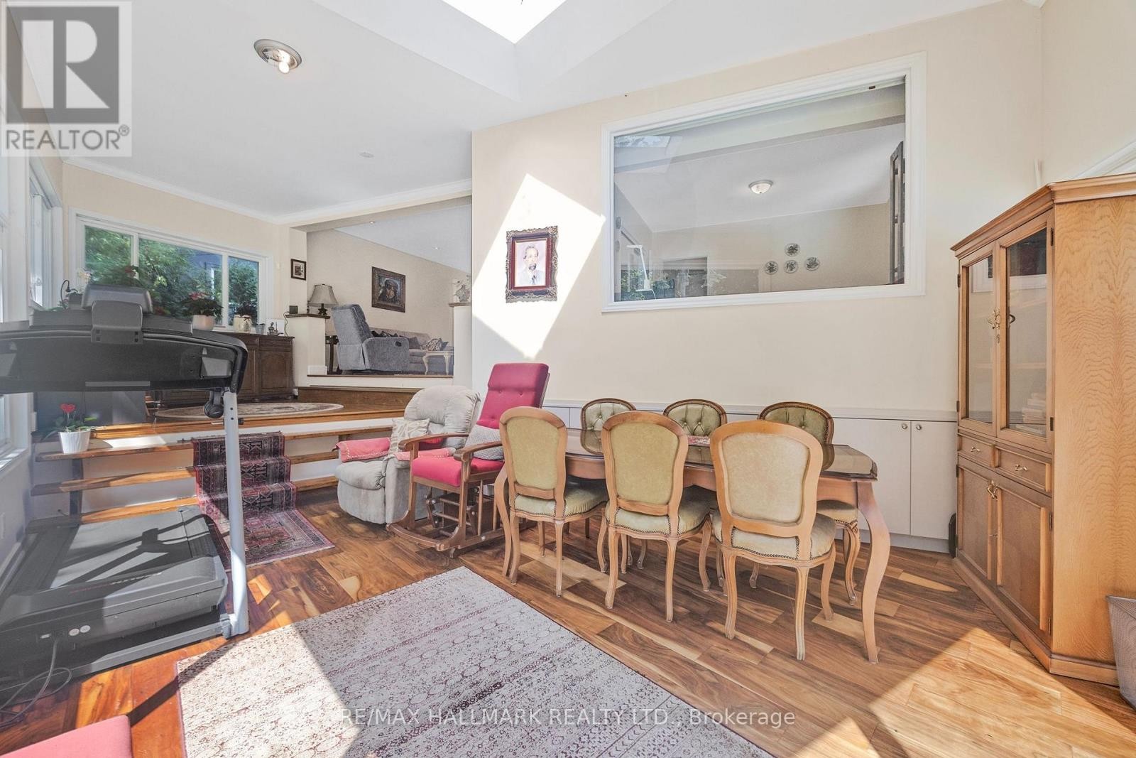 












19 TALWOOD DRIVE

,
Toronto (Banbury-Don Mills),




Ontario
M3B2P4

