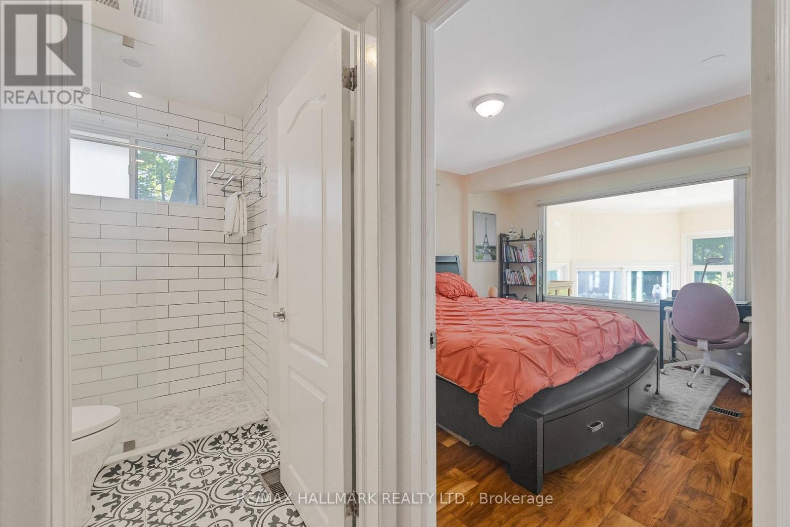 












19 TALWOOD DRIVE

,
Toronto (Banbury-Don Mills),




Ontario
M3B2P4

