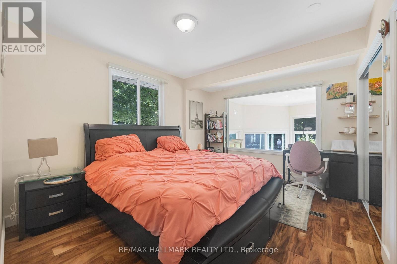 












19 TALWOOD DRIVE

,
Toronto (Banbury-Don Mills),




Ontario
M3B2P4


