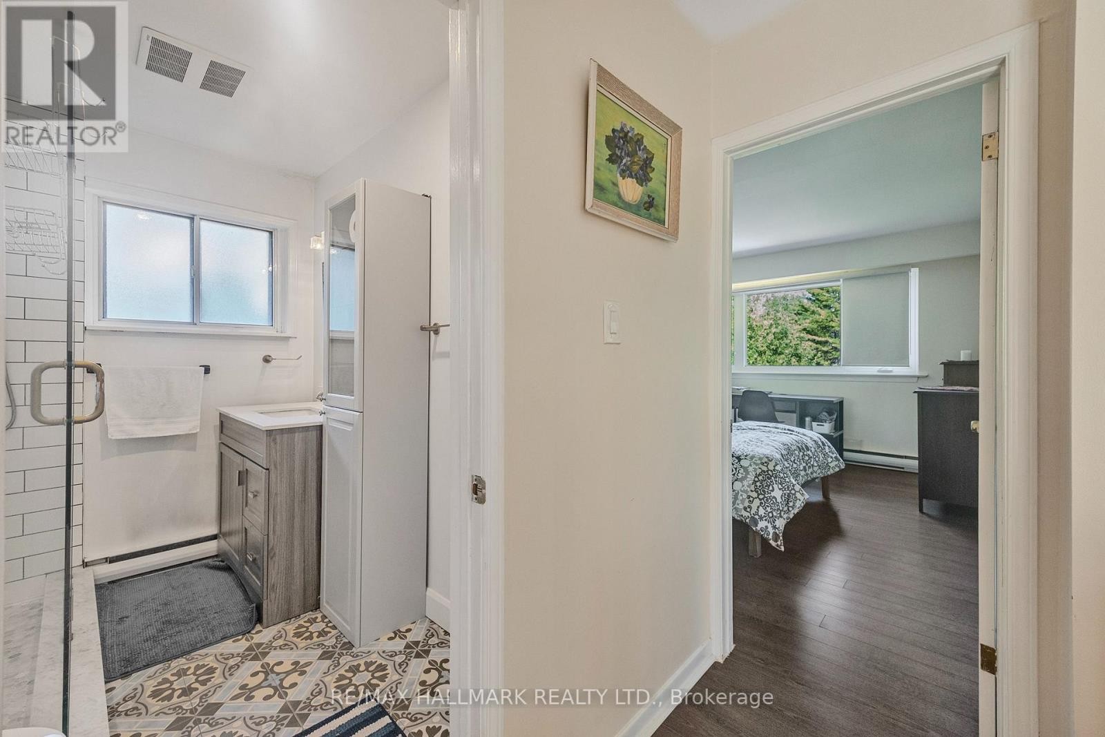 












19 TALWOOD DRIVE

,
Toronto (Banbury-Don Mills),




Ontario
M3B2P4

