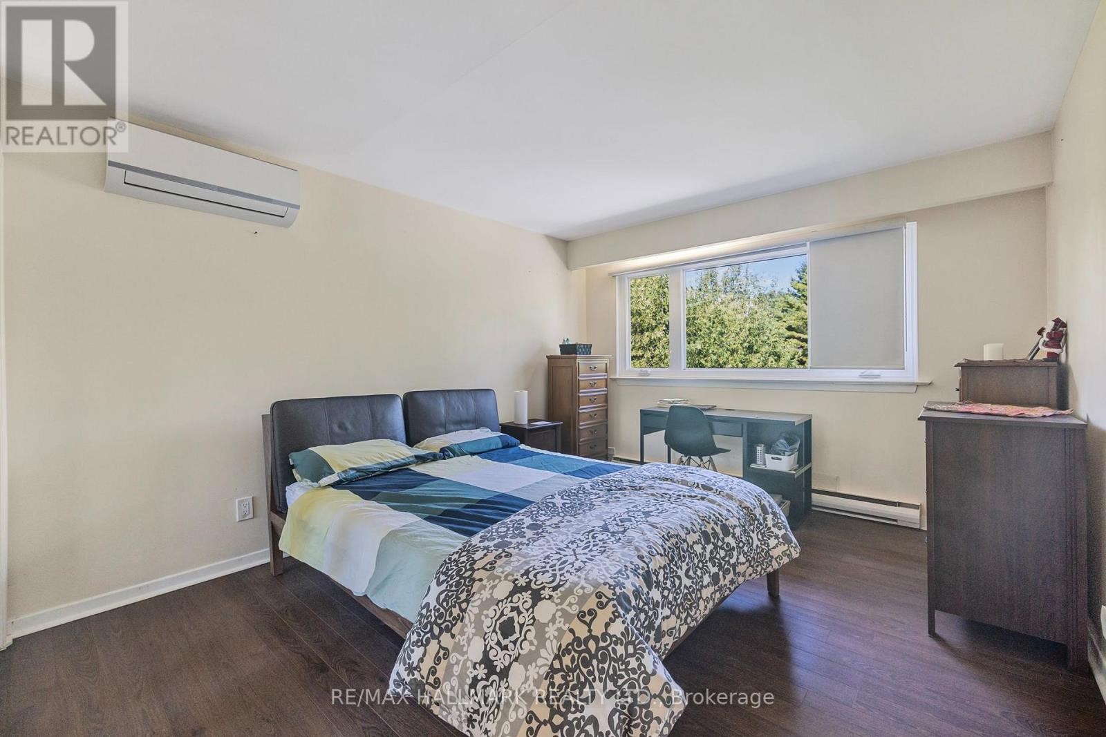 












19 TALWOOD DRIVE

,
Toronto (Banbury-Don Mills),




Ontario
M3B2P4


