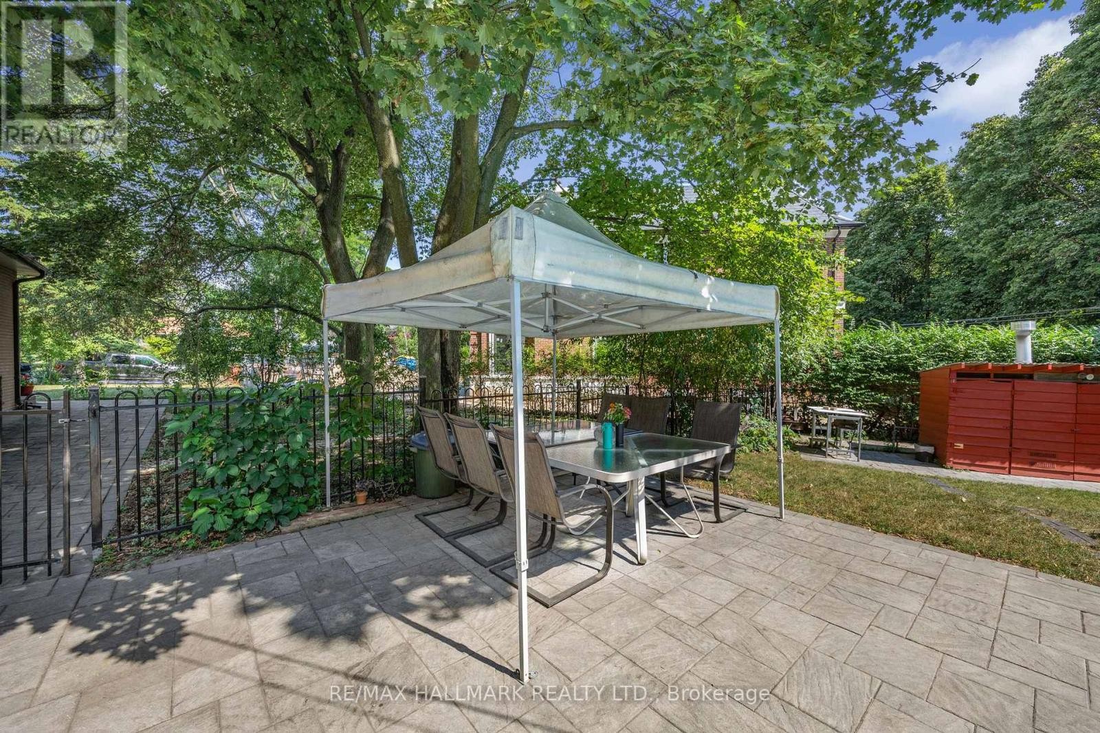 












19 TALWOOD DRIVE

,
Toronto (Banbury-Don Mills),




Ontario
M3B2P4


