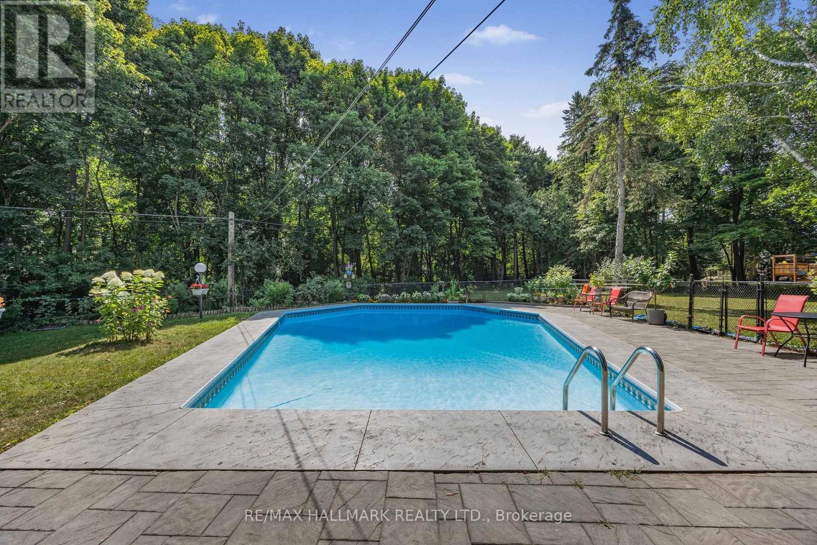 












19 TALWOOD DRIVE

,
Toronto (Banbury-Don Mills),




Ontario
M3B2P4

