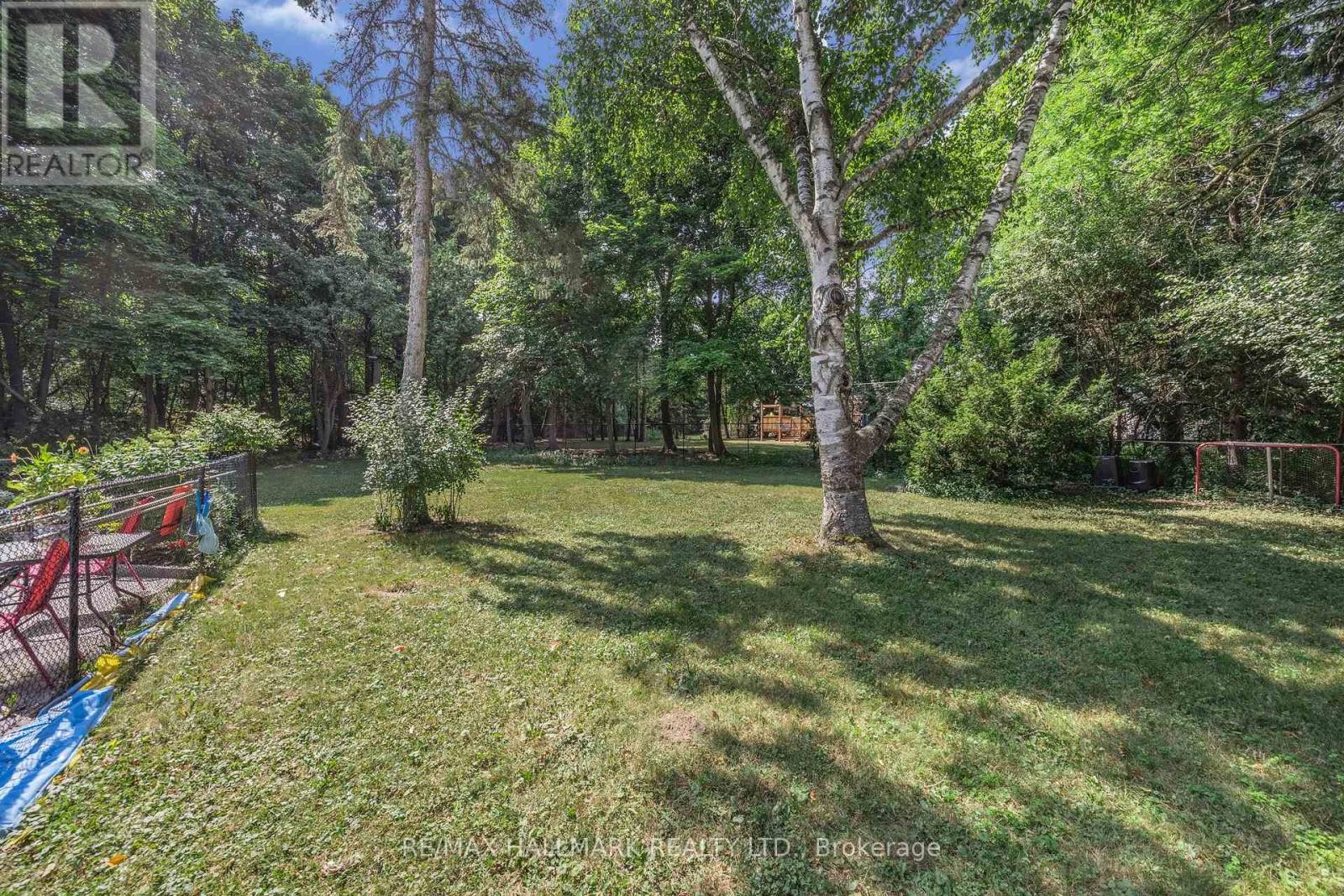 












19 TALWOOD DRIVE

,
Toronto (Banbury-Don Mills),




Ontario
M3B2P4

