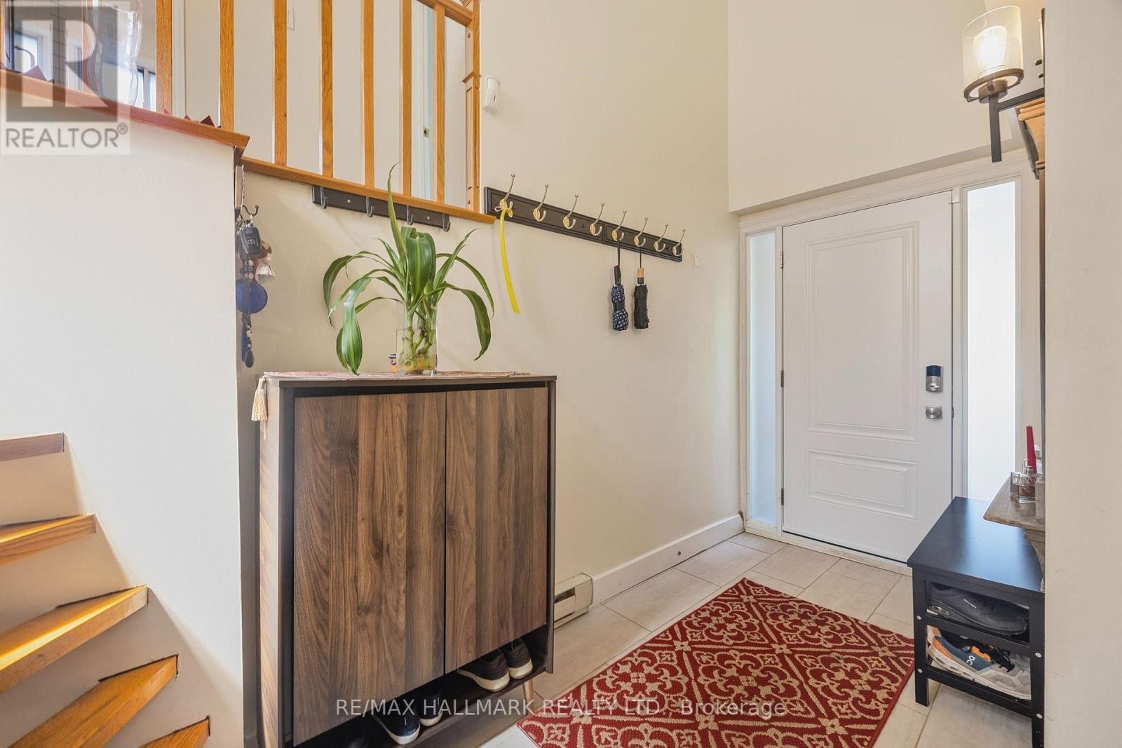 












19 TALWOOD DRIVE

,
Toronto (Banbury-Don Mills),




Ontario
M3B2P4

