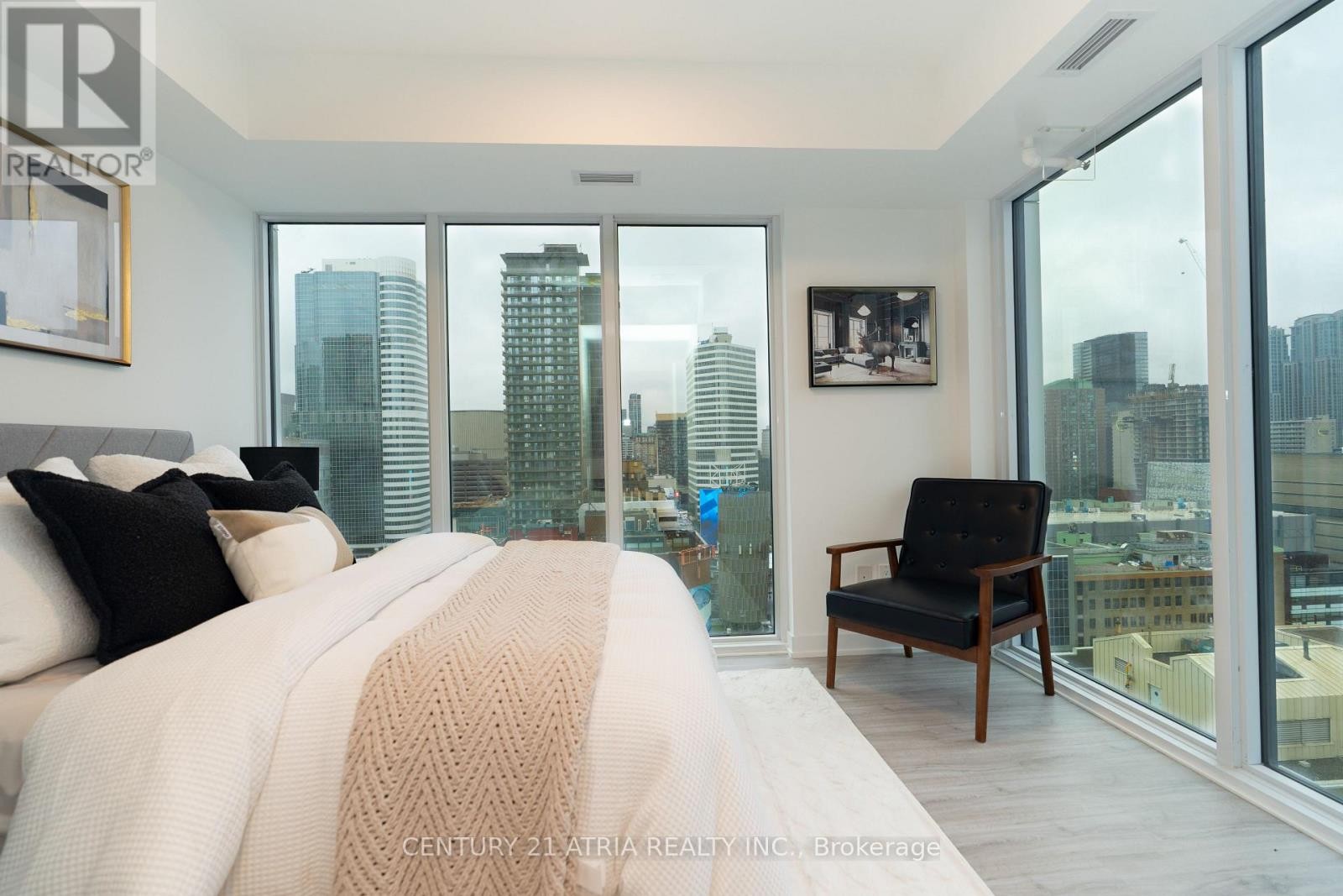 












2303 - 252 CHURCH STREET

,
Toronto (Church-Yonge Corridor),




Ontario
M5B0E6

