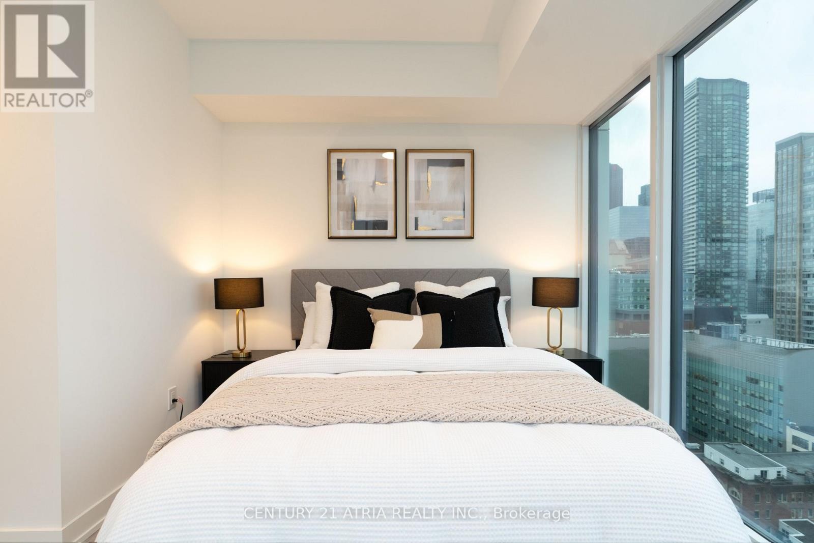 












2303 - 252 CHURCH STREET

,
Toronto (Church-Yonge Corridor),




Ontario
M5B0E6

