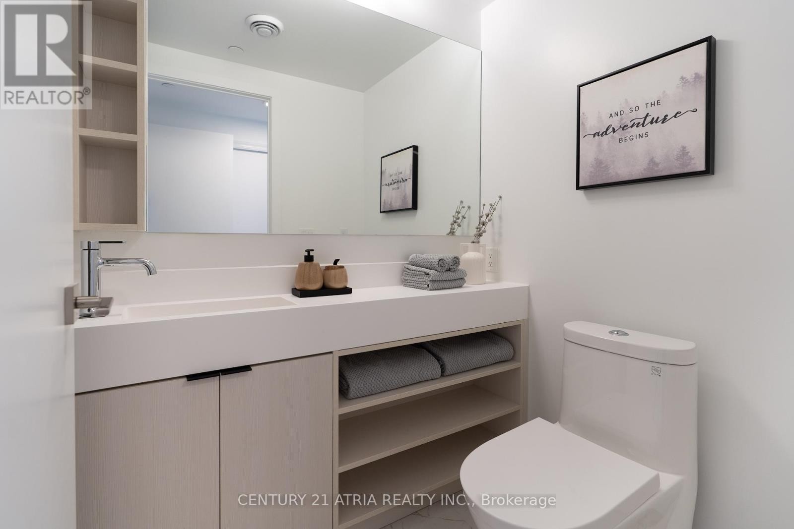 












2303 - 252 CHURCH STREET

,
Toronto (Church-Yonge Corridor),




Ontario
M5B0E6

