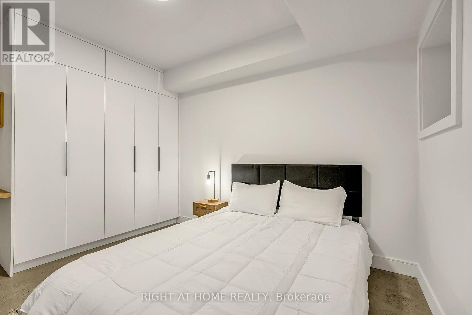 












1169 DAVENPORT ROAD

,
Toronto (Wychwood),




Ontario
M6H2G6

