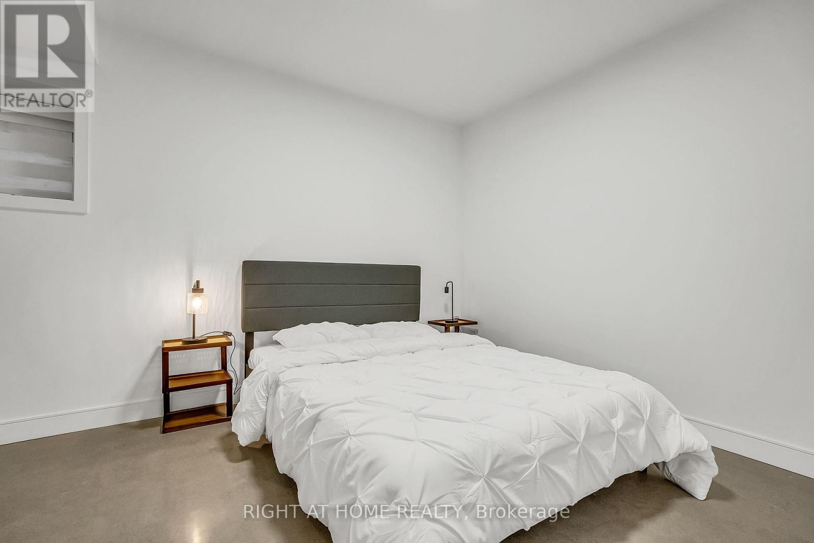 












1169 DAVENPORT ROAD

,
Toronto (Wychwood),




Ontario
M6H2G6

