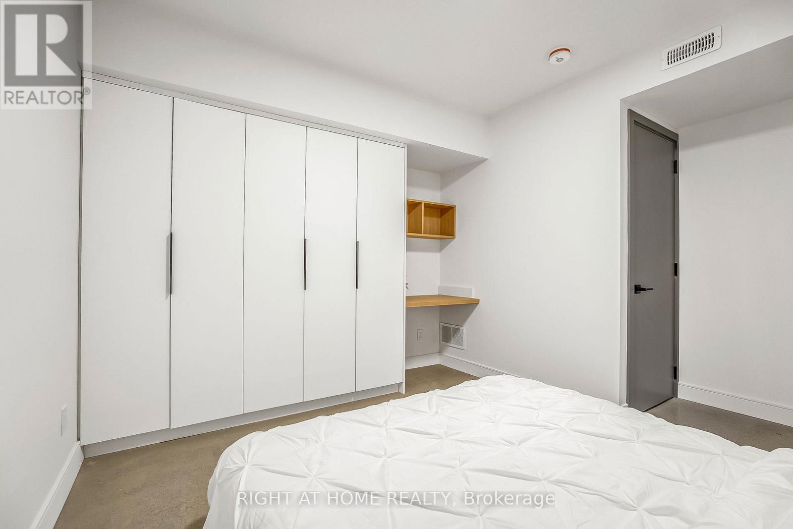 












1169 DAVENPORT ROAD

,
Toronto (Wychwood),




Ontario
M6H2G6

