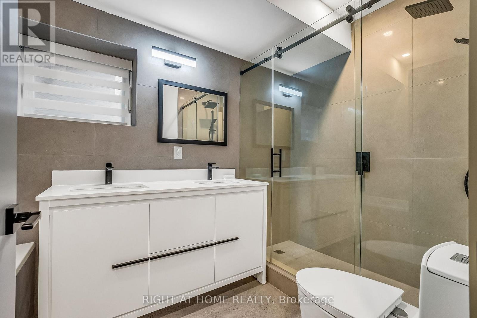 












1169 DAVENPORT ROAD

,
Toronto (Wychwood),




Ontario
M6H2G6

