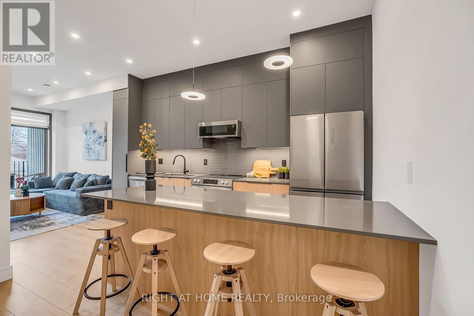 












1169 DAVENPORT ROAD

,
Toronto (Wychwood),




Ontario
M6H2G6


