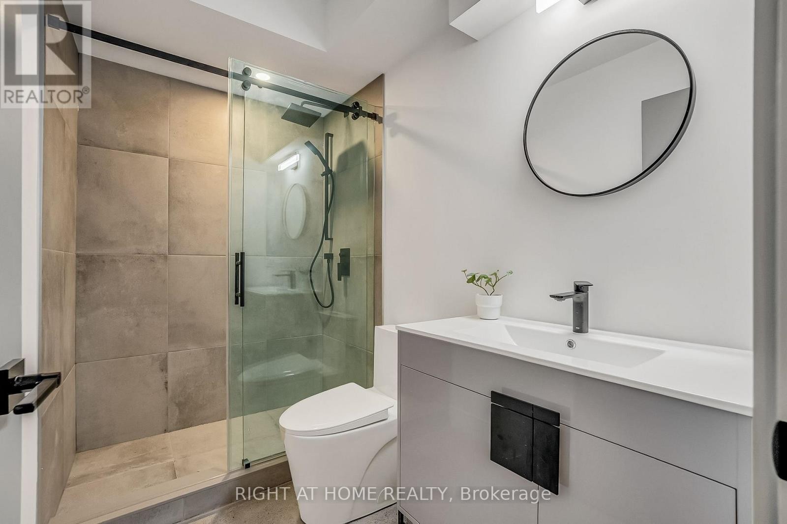 












1169 DAVENPORT ROAD

,
Toronto (Wychwood),




Ontario
M6H2G6

