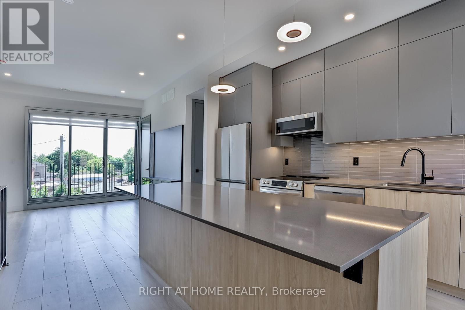 












1169 DAVENPORT ROAD

,
Toronto (Wychwood),




Ontario
M6H2G6


