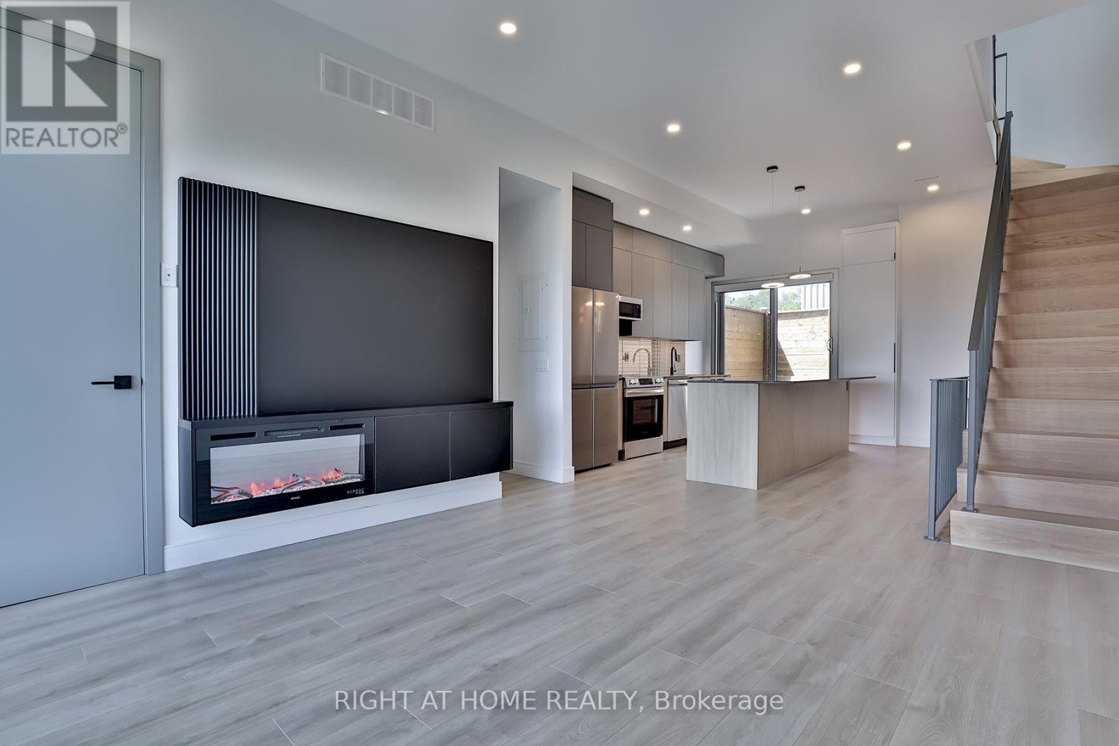 












1169 DAVENPORT ROAD

,
Toronto (Wychwood),




Ontario
M6H2G6

