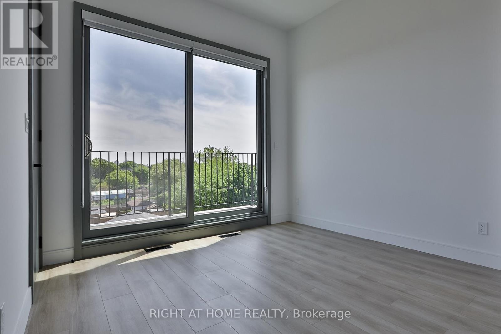 












1169 DAVENPORT ROAD

,
Toronto (Wychwood),




Ontario
M6H2G6

