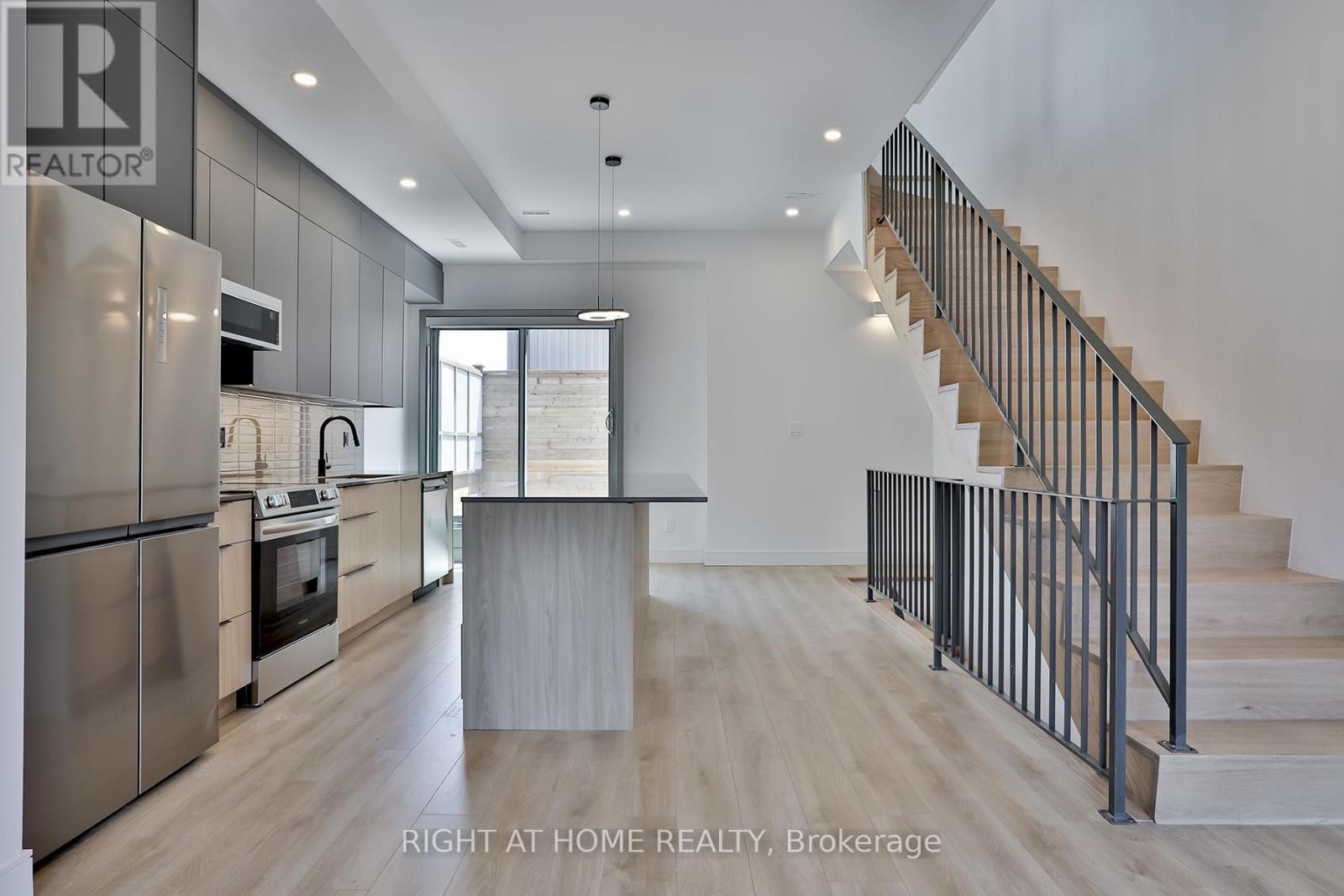 












1169 DAVENPORT ROAD

,
Toronto (Wychwood),




Ontario
M6H2G6

