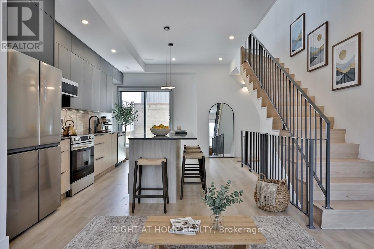 












1169 DAVENPORT ROAD

,
Toronto (Wychwood),




Ontario
M6H2G6

