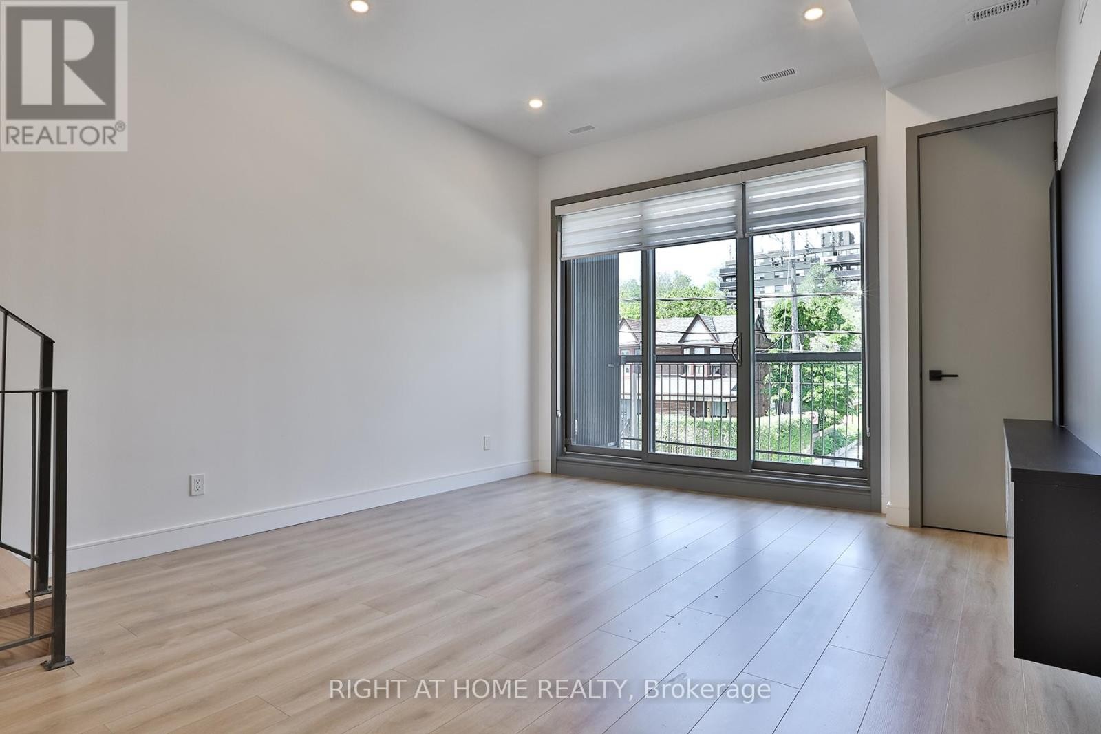 












1169 DAVENPORT ROAD

,
Toronto (Wychwood),




Ontario
M6H2G6

