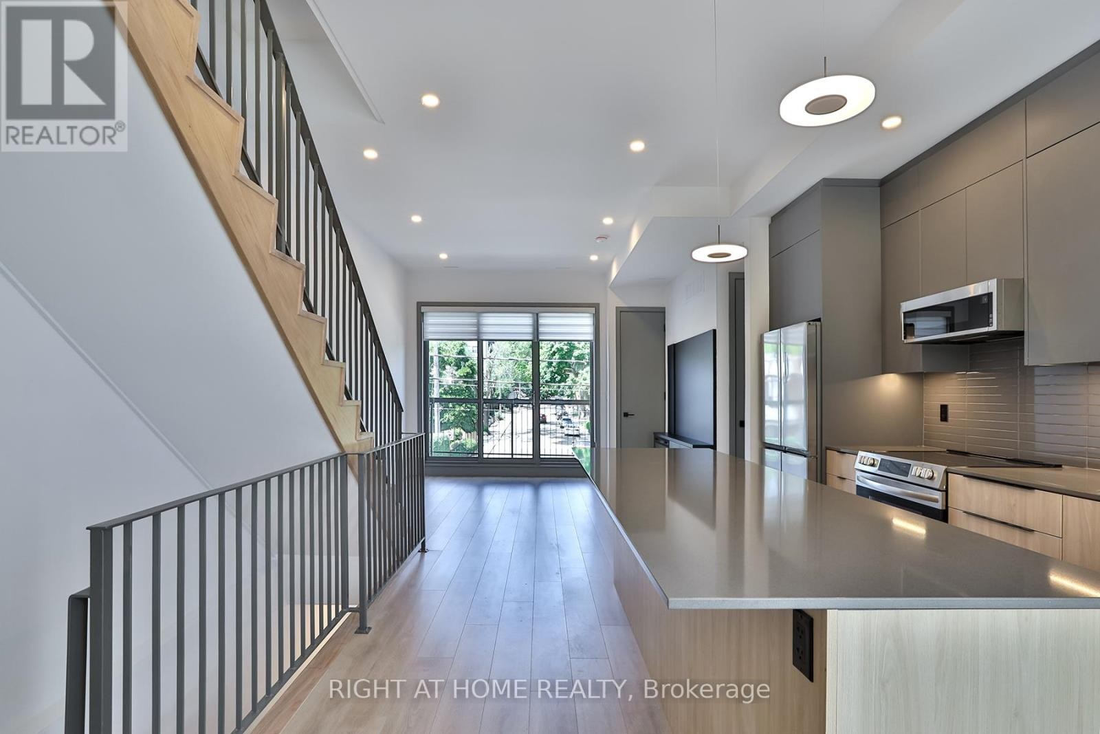 












1169 DAVENPORT ROAD

,
Toronto (Wychwood),




Ontario
M6H2G6


