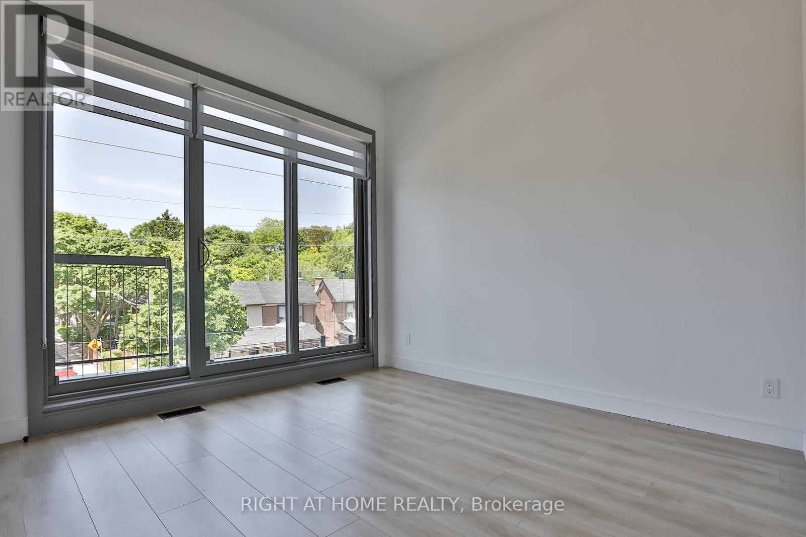 












1169 DAVENPORT ROAD

,
Toronto (Wychwood),




Ontario
M6H2G6

