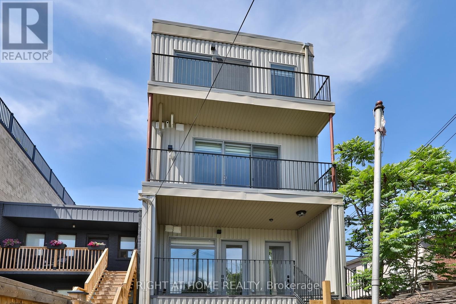 












1169 DAVENPORT ROAD

,
Toronto (Wychwood),




Ontario
M6H2G6

