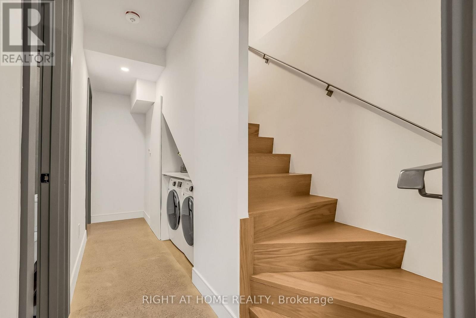 












1169 DAVENPORT ROAD

,
Toronto (Wychwood),




Ontario
M6H2G6

