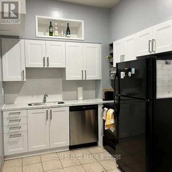 












2 - 85 BALDWIN STREET

,
Toronto (Kensington-Chinatown),




Ontario
M5T1L5

